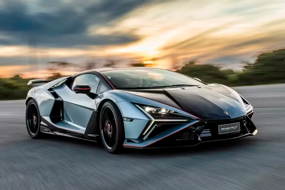 Lamborghini Revuelto SV