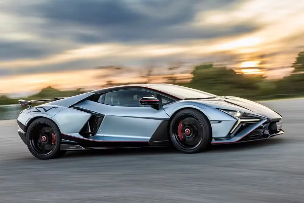Lamborghini Revuelto SV