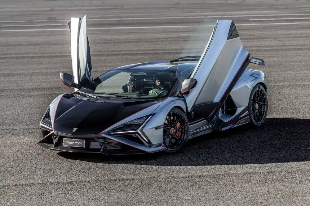 Lamborghini Revuelto SV