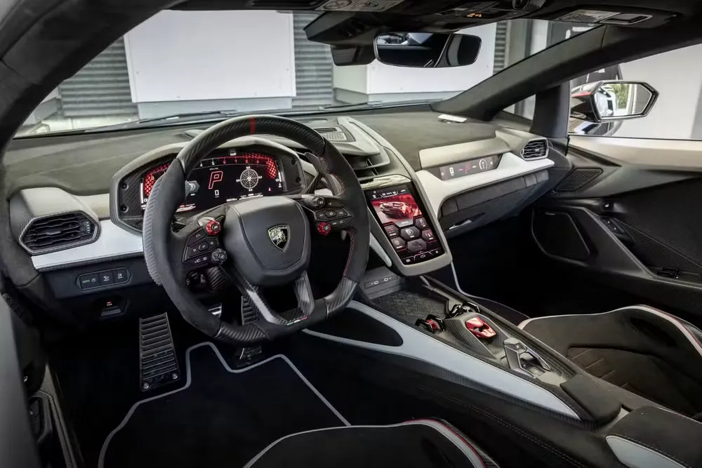 Lamborghini Revuelto SV